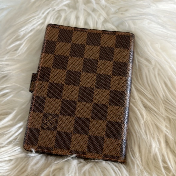 EUC Louis Vuitton agenda wallet - Picture 2 of 4